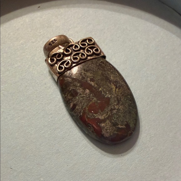 Elegant 925 Sterling Silver BloodStone Pendant - Picture 3 of 3